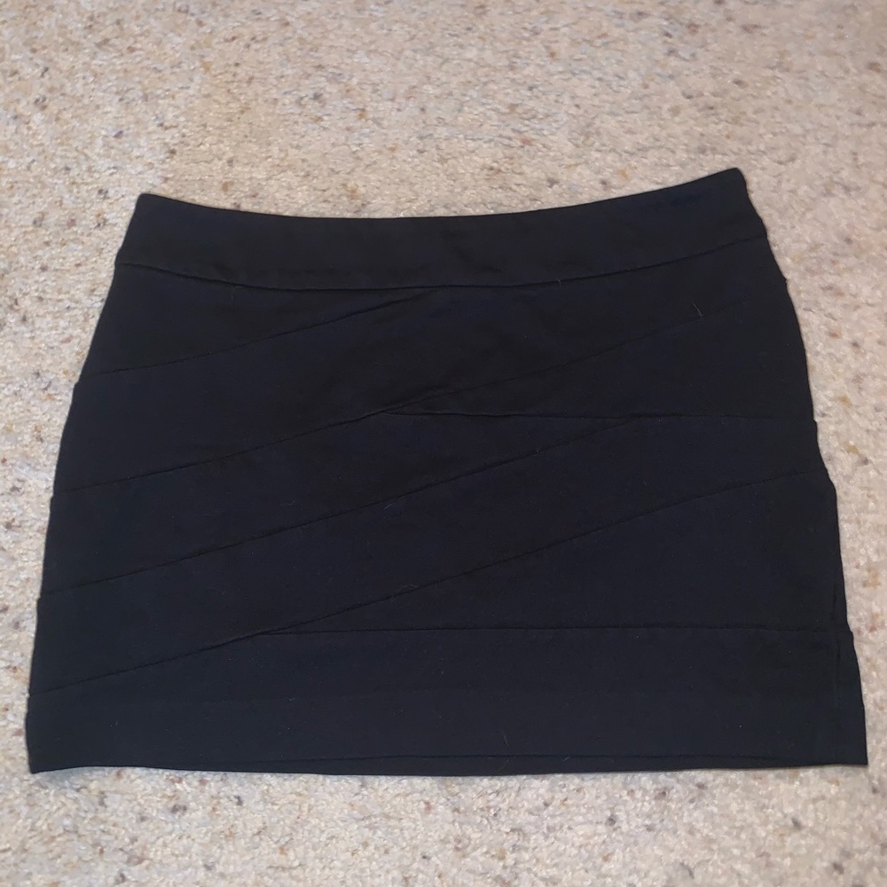 Express mini-skirts - Picture 3 of 3